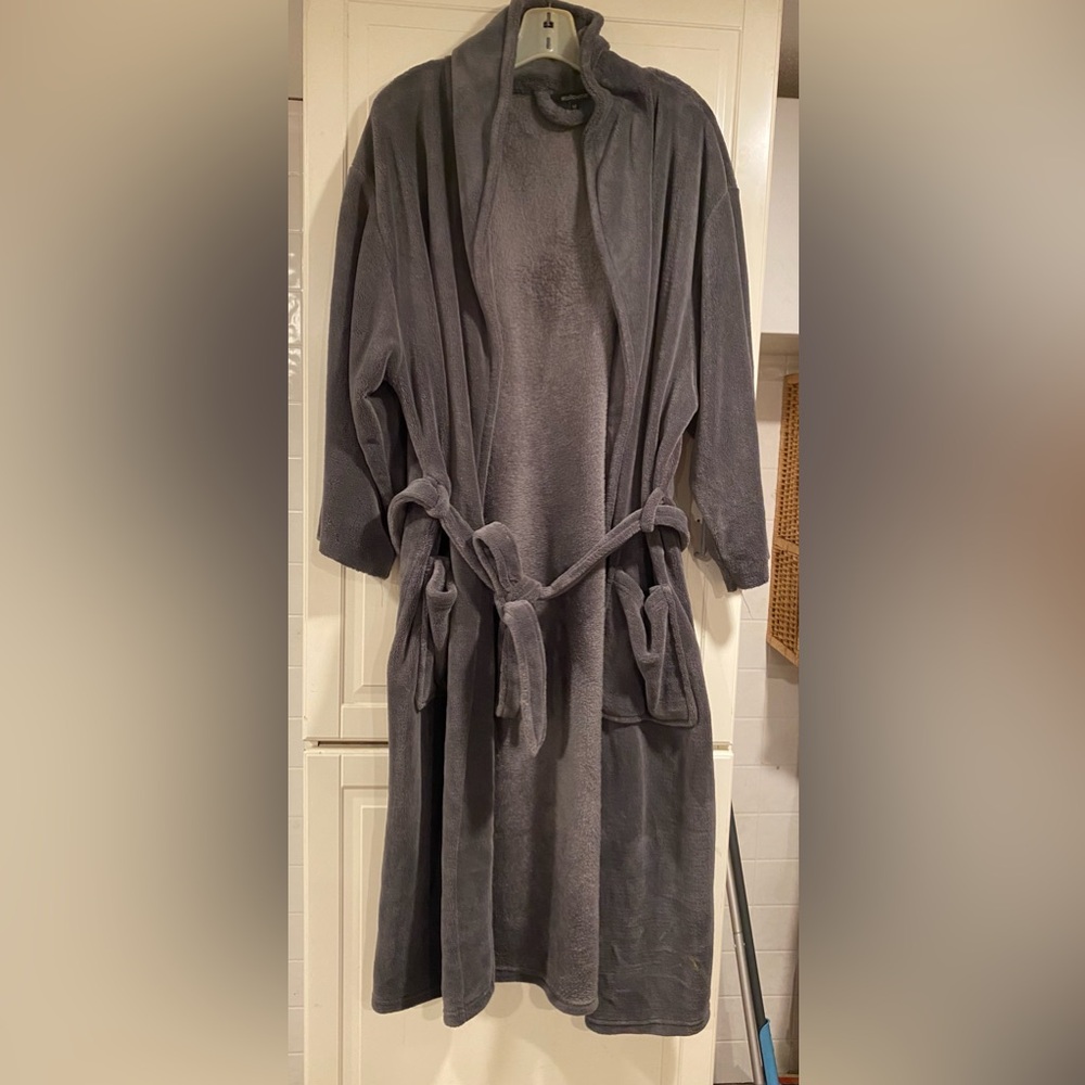 EUC #followme Elegant Gray Women's Bathrobe size medium